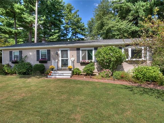 3rd image of 8 N Glen Dr