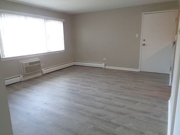 2nd image of 10917 S Lloyd Dr APT 11