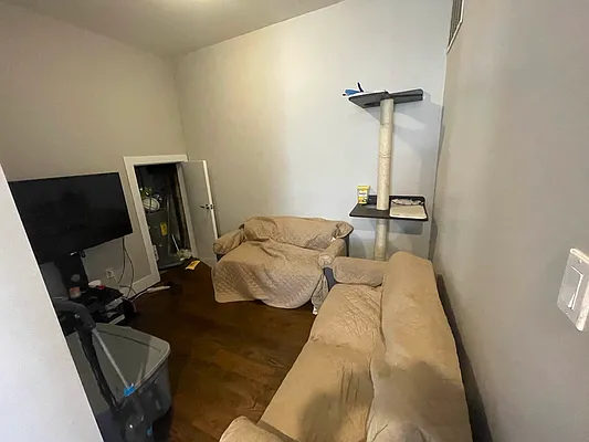 Rented by Delmark Realty LLC | media 30