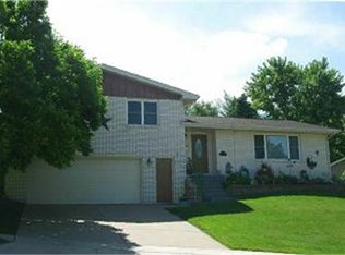 2840 Hickory Hl, Dubuque, IA 52001