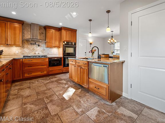 5th image of 36159 W Lyman Rd