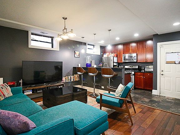 2nd image of 1048 W Lawrence Ave APT B