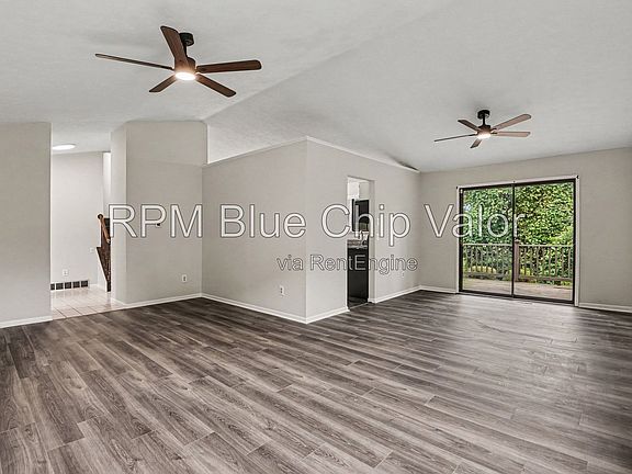 2nd image of 1465 Eaton Ave #3