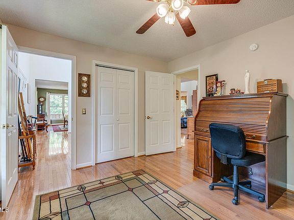 30th image of 490 Cockatiel Rd