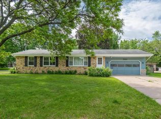 7501 Knoll St, Golden Valley, MN 55427