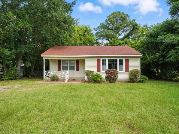 5108 Walnut Dr, Fayetteville, NC 28304