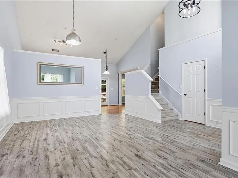 1409 Chardin Dr — Photo 7