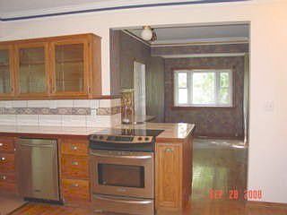 Kitchen to brfst nook