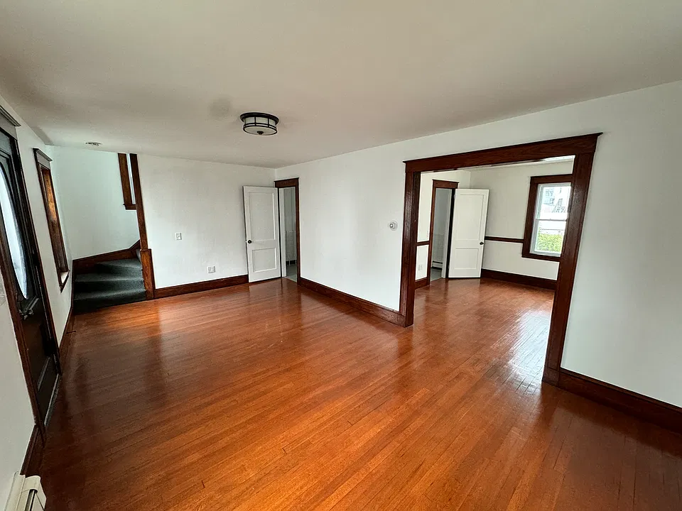 10 Lexington St