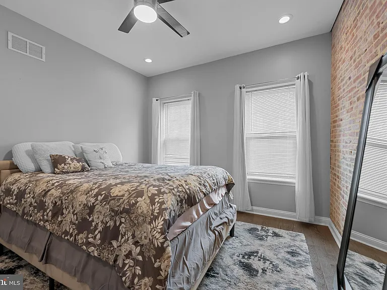 902 N Milton Ave — Photo 11