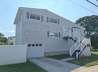 173 Cedar St, Freeport, NY 11520