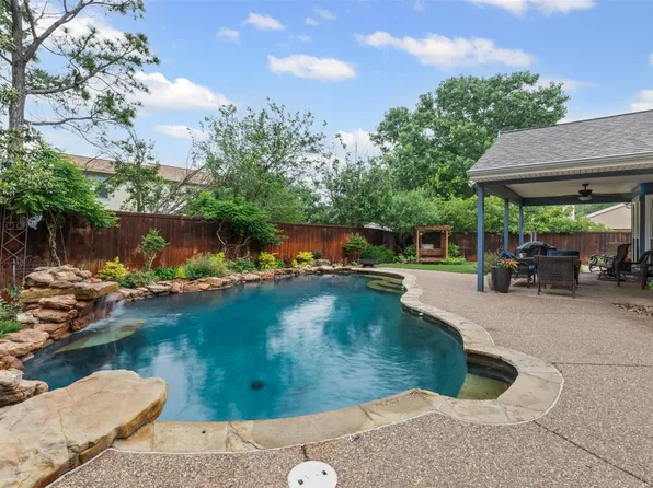 825 Heather Wood Dr, Grapevine, TX 76051