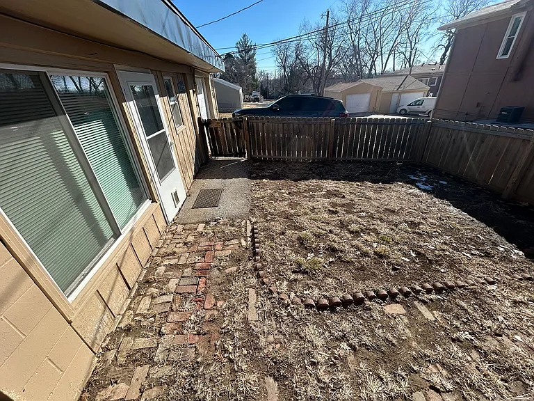 806 W 23rd Ave #18 — Photo 11