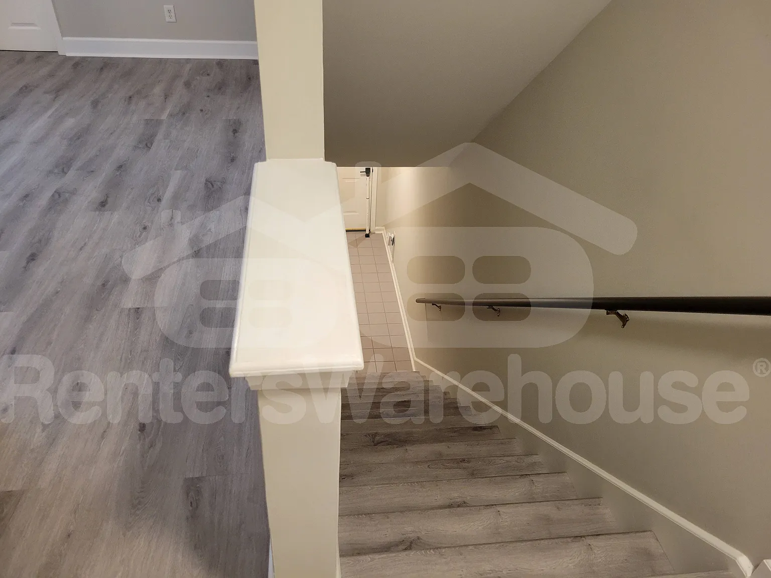 Like New! Spacious Intown 2 Bedroom Townhome — Photo 4