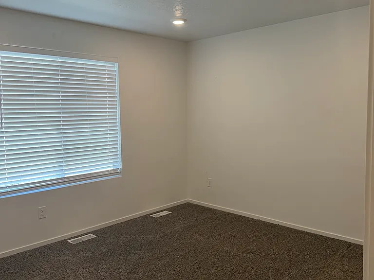 1545 S 3740 E — Photo 8