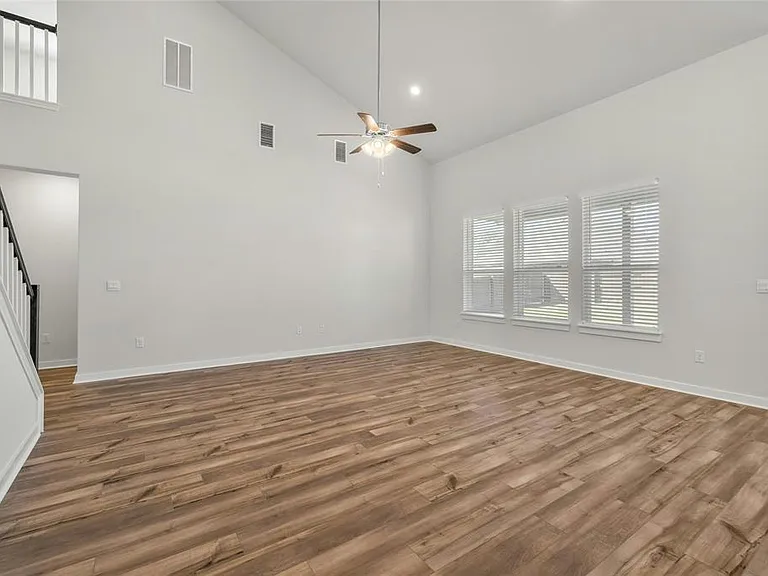 113 Shadow Oak Cv — Photo 8