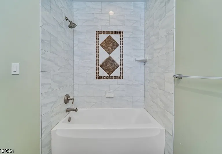 10-12 Elmer St #J — Photo 12