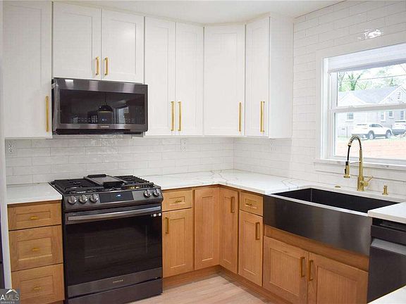 5th image of 2442 Lynn Iris Dr