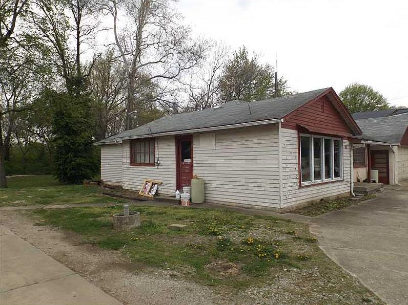 2nd image of 149 W Boggstown Rd