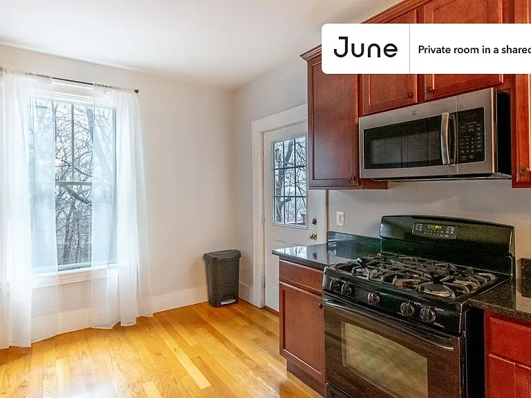 337 Central St #D — Photo 6
