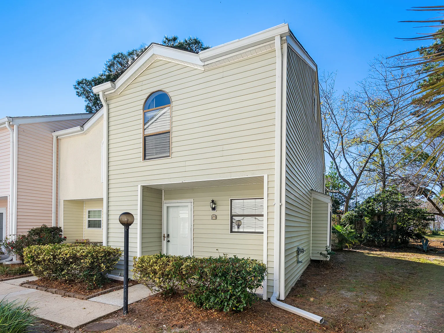 2 bed, 1.5 bath, 1148 sqft, $2,000 — Photo 3