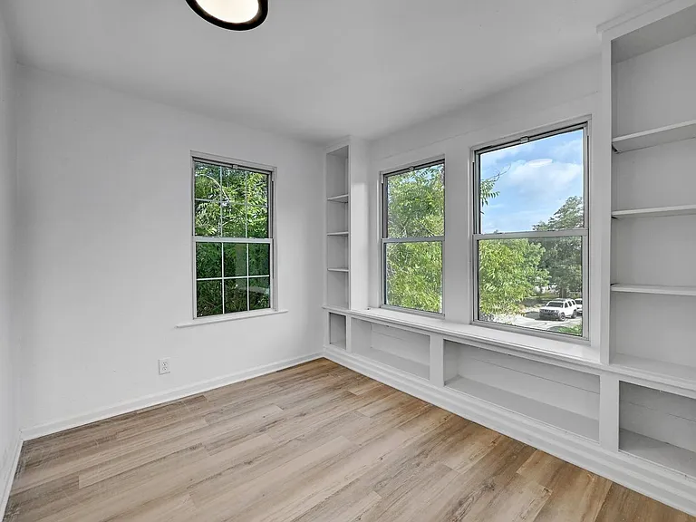 2305 Longview St — Photo 18
