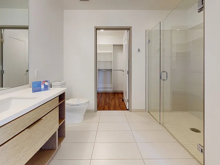 3033 Wilshire — Photo 84