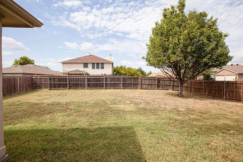 4 bed, 2.5 bath, 2539 sqft, $2,495 — Photo 3