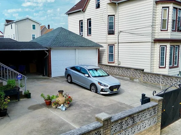 961 Avenue C image 5 of 21