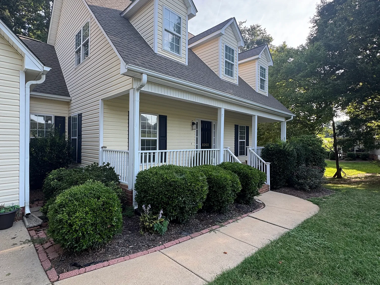 4 bed, 2883 sqft, $2,900 — Photo 2
