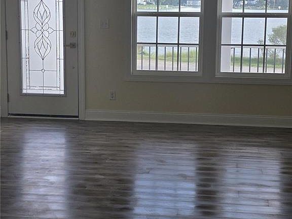 4th image of 3819 Pretty Lake Ave
