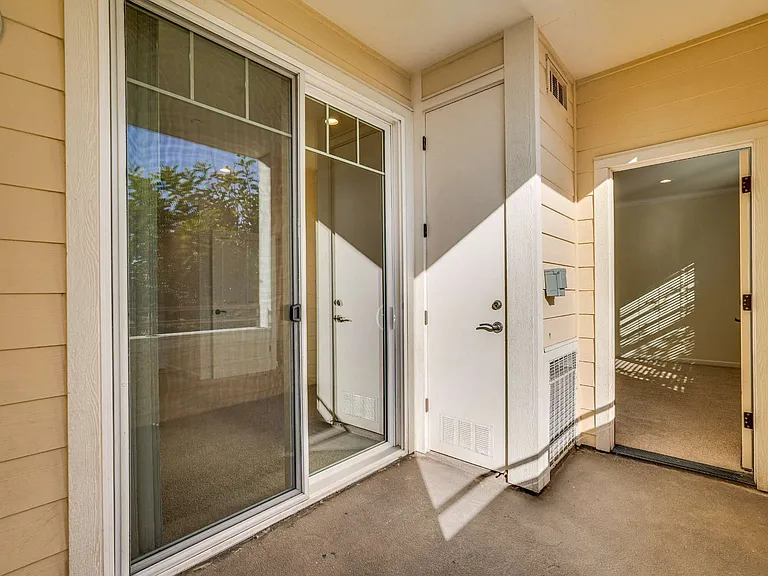 Encinal Place Apartments — Photo 16