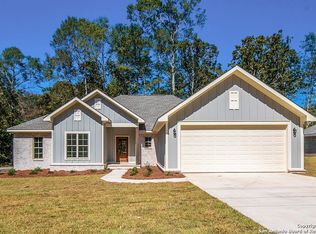 226 Colonial Ln, La Vernia, TX 78121