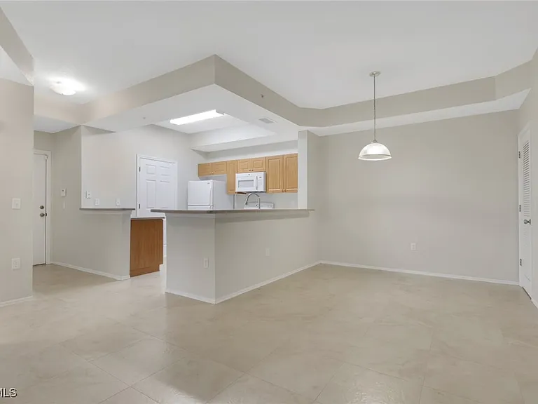9025 Colby Dr #2111 — Photo 8