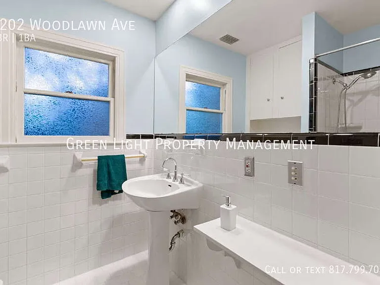1202 Woodlawn Ave — Photo 13