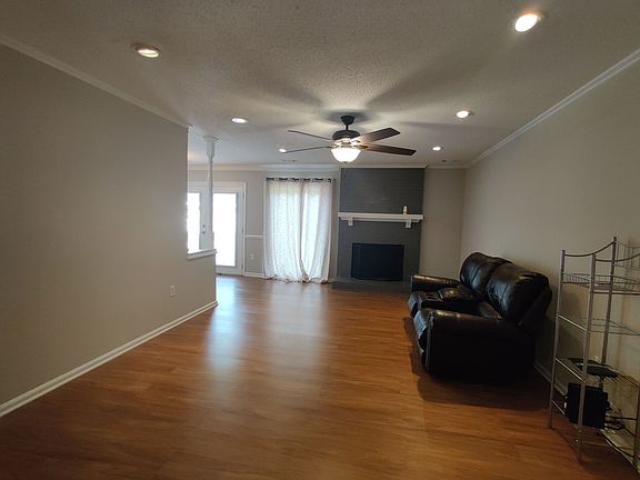 3rd image of 7236 Walnut Wood Dr