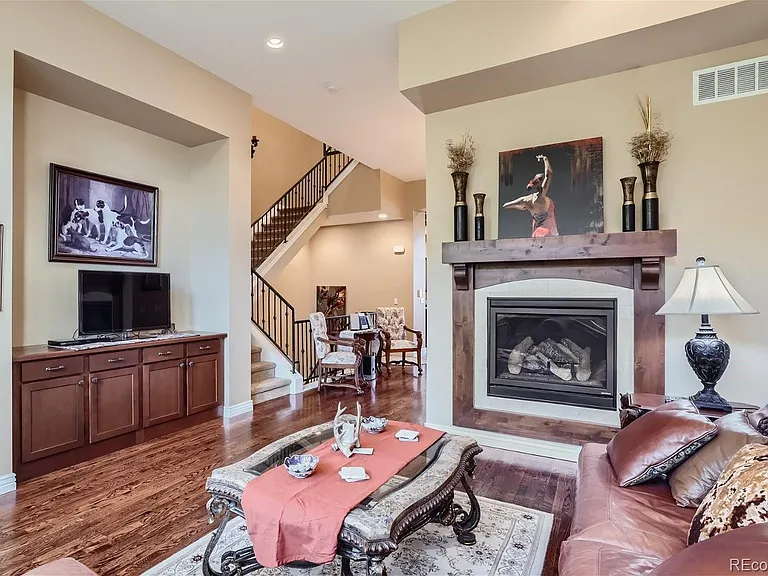 10104 Inverness Main St — Photo 8