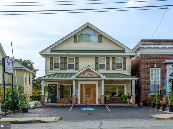 80 W Market St, Hallam, PA 17406