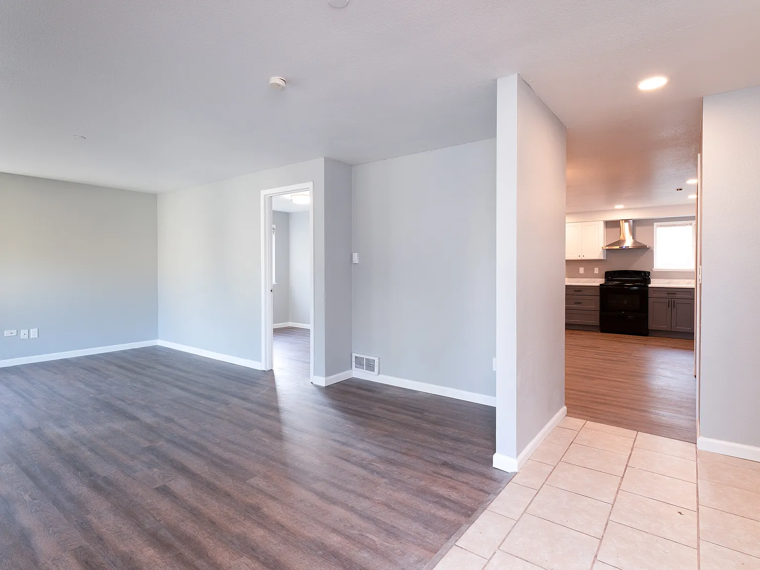 14418 42nd Ave S Tukwila WA 98168 DTL - 1 — Photo 4