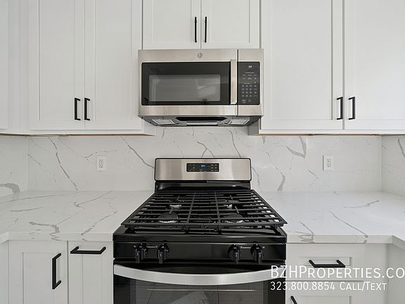3rd image of 1027 N Gardner St