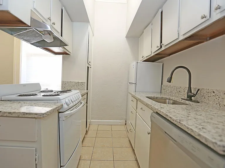 101 S Victory St #208 — Photo 6