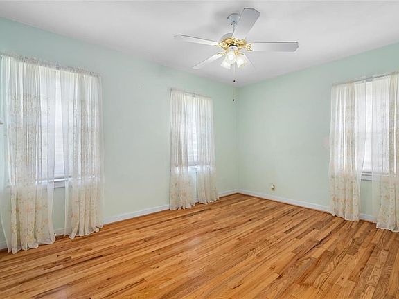 5th image of 104 Paris Ave