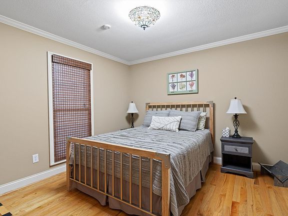 65th image of 1020 Thomas Rd