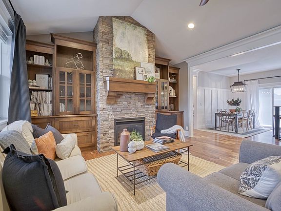 5th image of 895 Mesa Cir