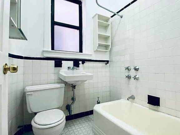 5th image of 564 Amsterdam Ave APT 4A