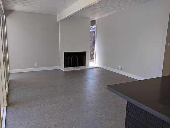 5th image of 395 Roble Ave