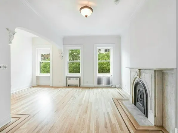 355 West 22nd Street image 1 of 8