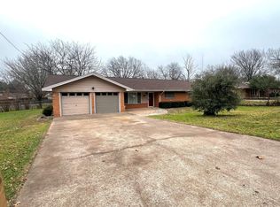 611 Pillar St, Bowie, TX 76230