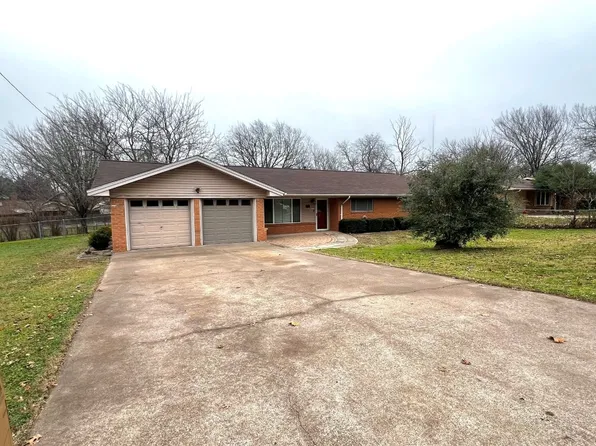 611 Pillar St, Bowie, TX 76230