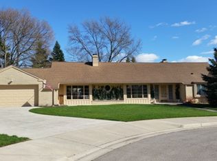 3 Larose Ct, Essexville, MI